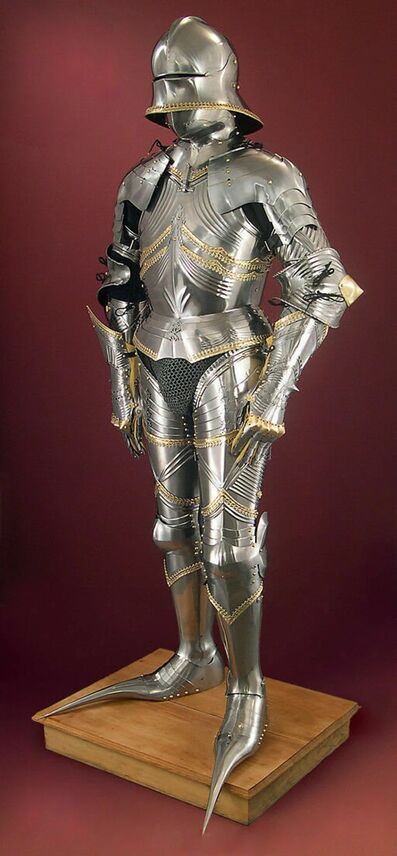 An example of gothic plate armor: Sleek and with fluting
