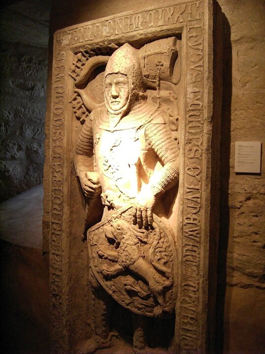 Grave of Ludwig II. of Thuringia (14th c.). You can see that the helmet is connected with a chain to the armor and that he's wearing a helmet while having a great helmet at his side
